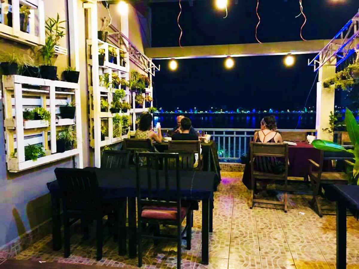 Tonle Khmer Guesthouse And Sky Bar プノンペン エクステリア 写真